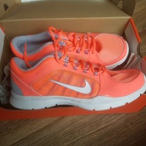 Women's 8.5 Nike's